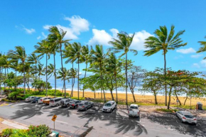 Beachfront 3-Bed with Pool & Stunning Ocean Views